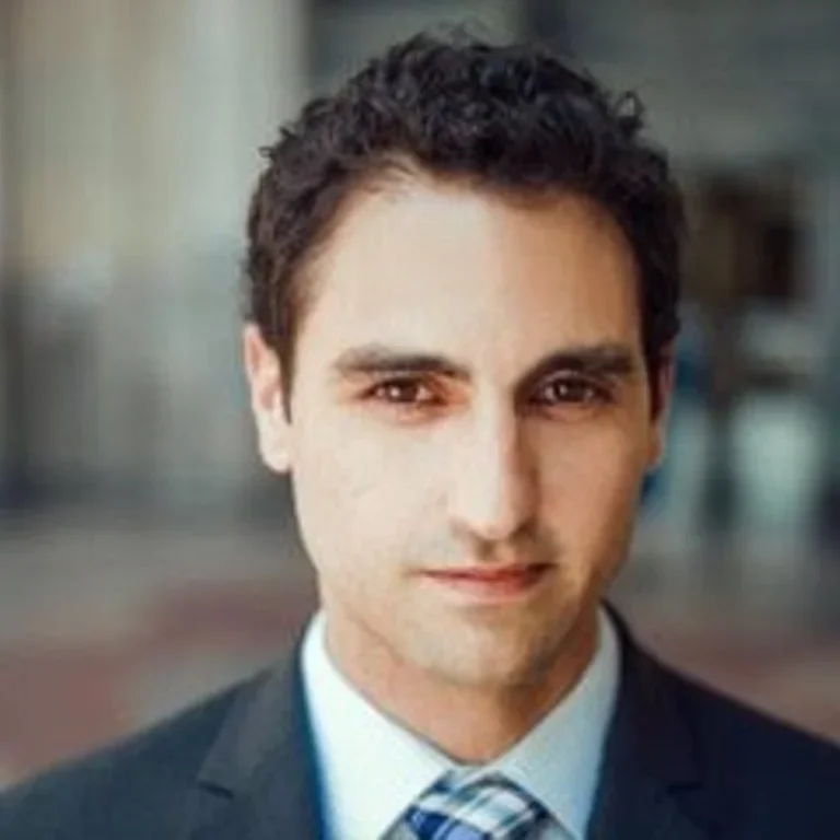 Eran Sthoeger Headshot