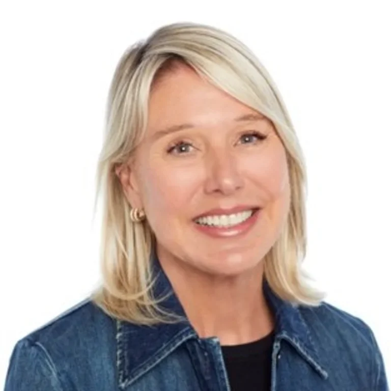 Pamela Gill-Alabaster Headshot