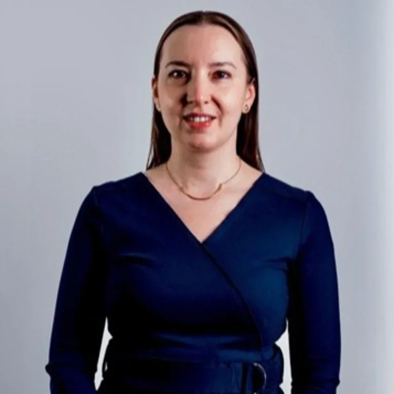 Vlada Kenniff Headshot