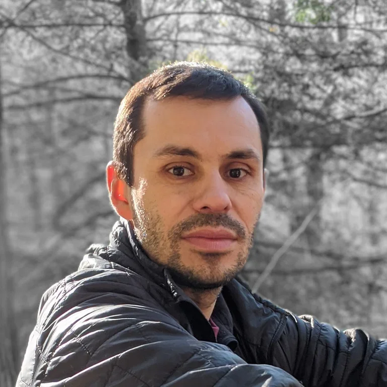 Candid headshot of Viorel Popescu sitting outdoors.
