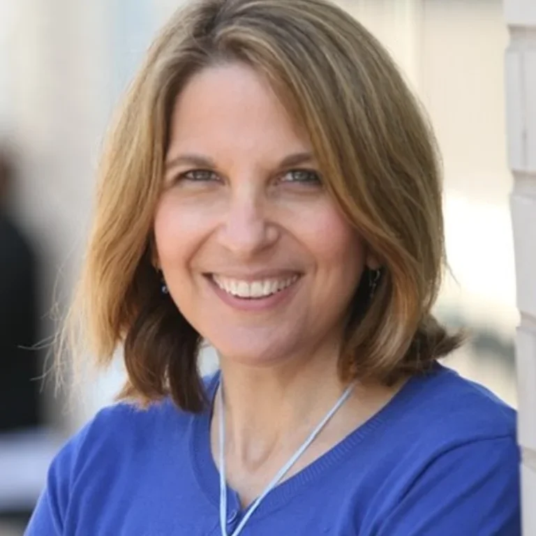 Diane Schwartz headshot 