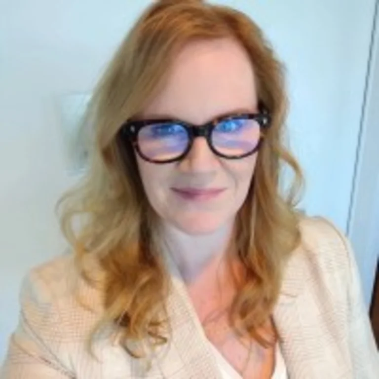 Catherine Williams Headshot