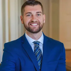 Garret Dearden Headshot