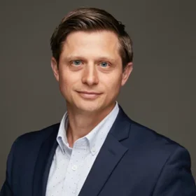 Luke Apicella Headshot