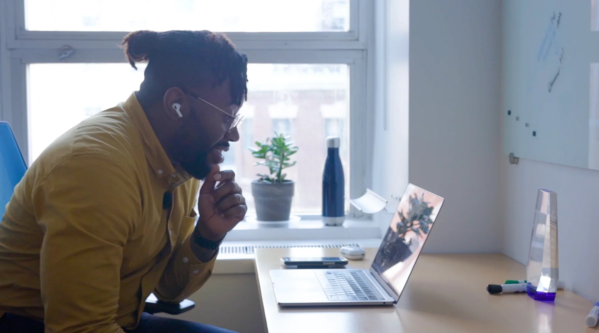 Online Hero Video - Still Image of Thumbnail